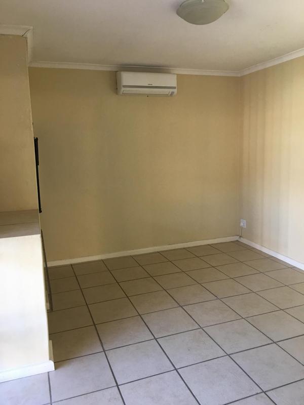 To Let 3 Bedroom Property for Rent in Uitzicht Western Cape
